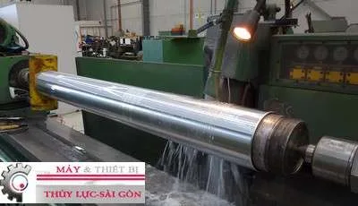 Mài tròn ngoài CNC ty ben thủy lực tại xưởng Thủy Lực Sài Gòn