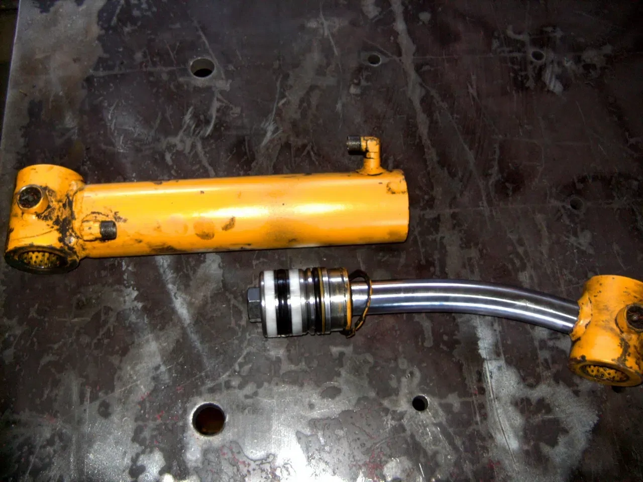 Ty Thủy Lực được sản xuất như thế nào? theo tiêu chuẩn 2026 1 Cần Piston thủy lực Cong