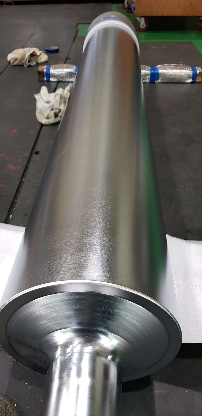 Hard Chrome Electroplating Services in Vietnam | Industrial Chrome Plating Supplier. 1 Xi mạ crom cứng trục lô cán chống mài mòn tại TP.HCM