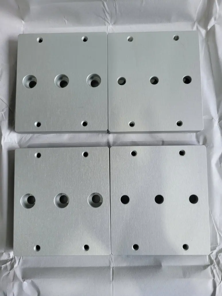 XI MẠ CROM CỨNG TP.HCM 2025, TĂNG TUỔI THỌ MÁY MÓC 5X - TIẾT KIỆM 40% CHI PHÍ! 10 Bề mặt thanh nhôm sau khi được xử lý anode hóa, tạo lớp màng oxit nhôm chắc chắn, chống ăn mòn và dễ nhuộm màu.