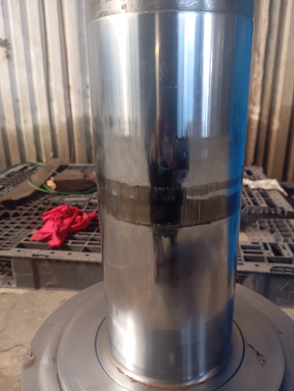 Cán piston thủy lực D190x650 bị trầy xước