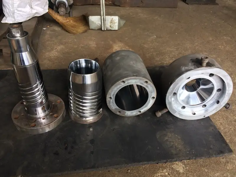 Khuôn đùn nhựa xi mạ crom cứng bảo hành 2 năm tại Thủy Lực Sài Gòn — tiêu chuẩn AMS 2460, Ra 0,001µm