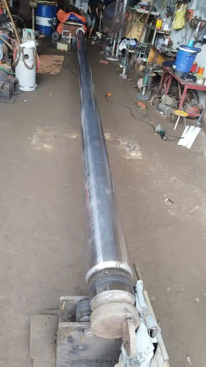 Ty ben thủy lực Ø180mm dài 9500mm Công Ty Thép ASIA hoàn thiện xi mạ crom cứng sau hàn đắp xước sâu toàn thân