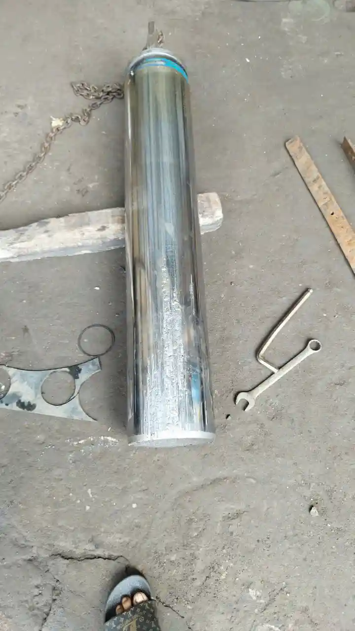 Ty thủy lực Ø220mm dài 1550mm Công Ty HTK bị trầy xước bề mặt