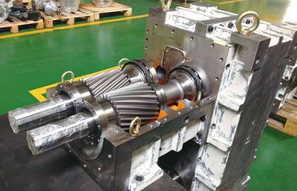 Máy ép nhựa sử dụng kỹ thuật công nghệ 3D 4 Hình ảnh lỗi hộp số máy ép nhựa gây tiếng kêu, rung lắc và giảm hiệu suất truyền động