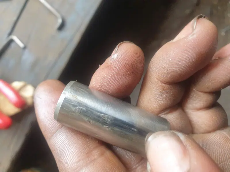 Piston bơm thủy lực máy đào CAT E70B bị dập hư hỏng cần thay mới toàn bộ