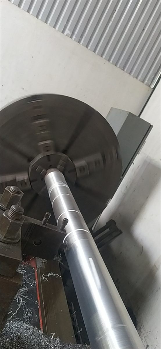 Tiện trục cần xi lanh D110 dài 9.5m — kiểm soát đồng tâm cho đơn hàng xuất khẩu Nhật Bản